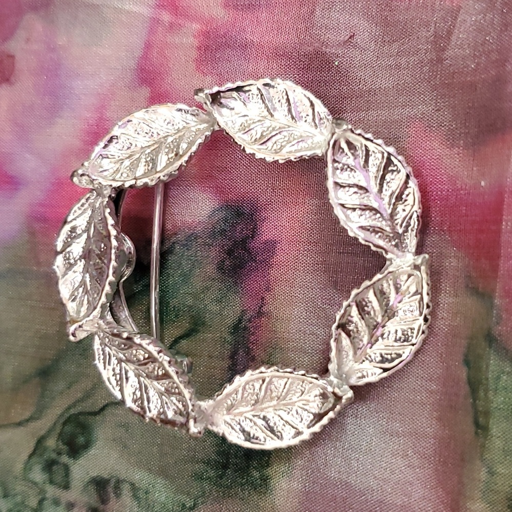 Gerry’s Circular Leaf Pin